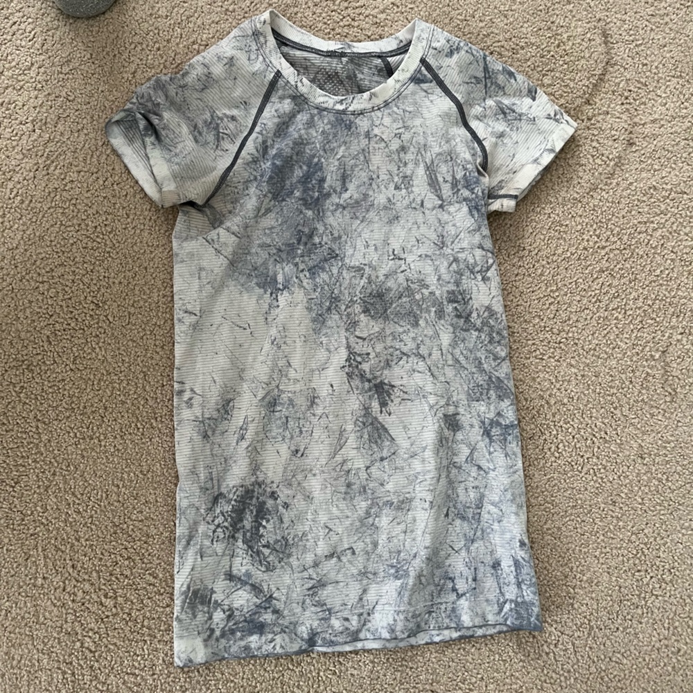 Lululemon swiftly tech short sleeve size 4